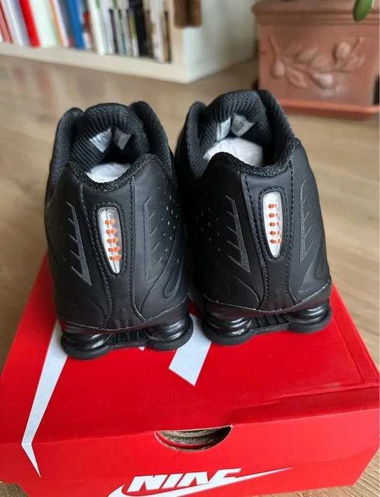 Nike Shox R4 Black Bright Crimson R.44