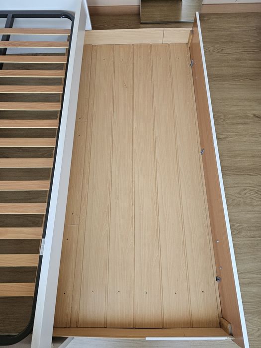 Cama de solteiro branco com gaveta de baixo
