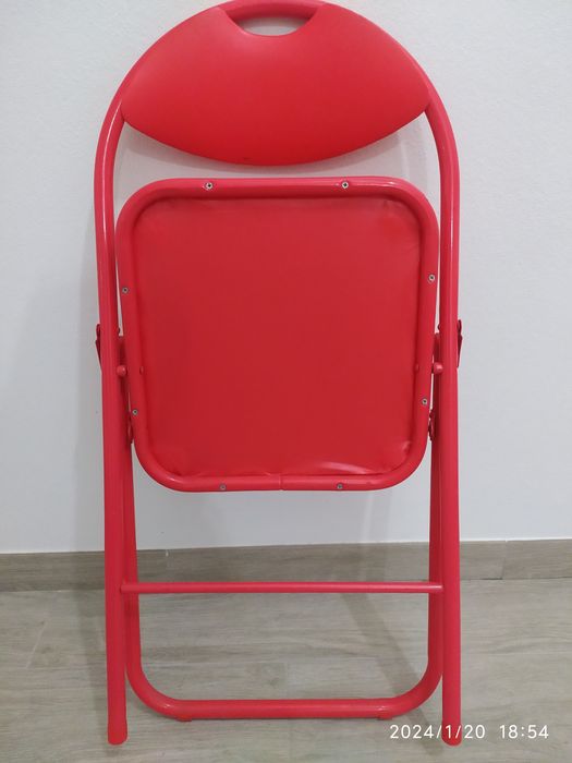 Cadeira vermelha desdobrável
