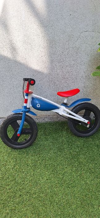 Bicicleta gira sem pedal