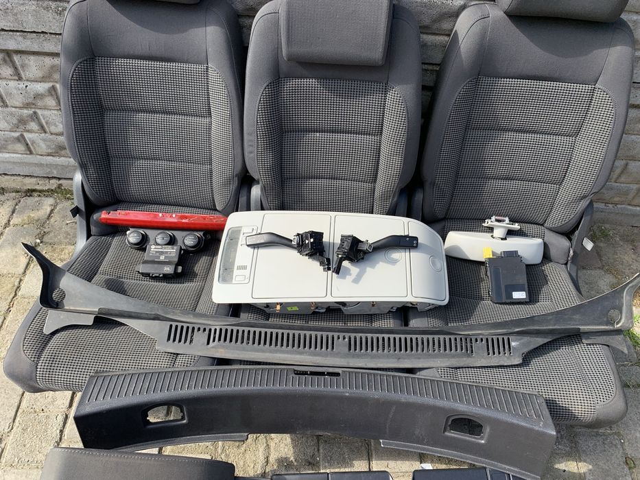 Сидіння Volkswagen Touran 1 задні 3 шт 2003–2010/ підкрильники / задній стоп/ перемикачі поворотів/ дзеркало/ піддон / щеплення/ маховик