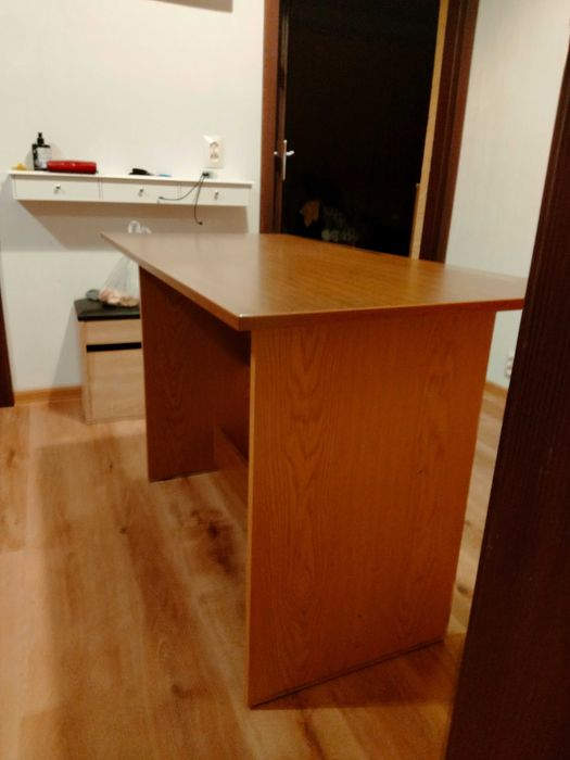 Biurko-stolik pod komputer