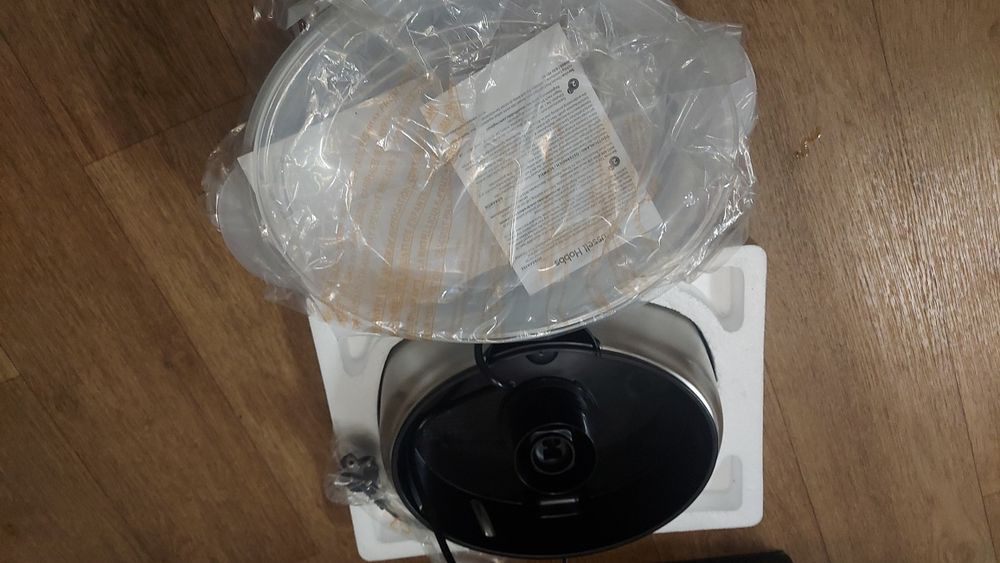 ПРОДАМ Пароварка Russell Hobbs 23560-56