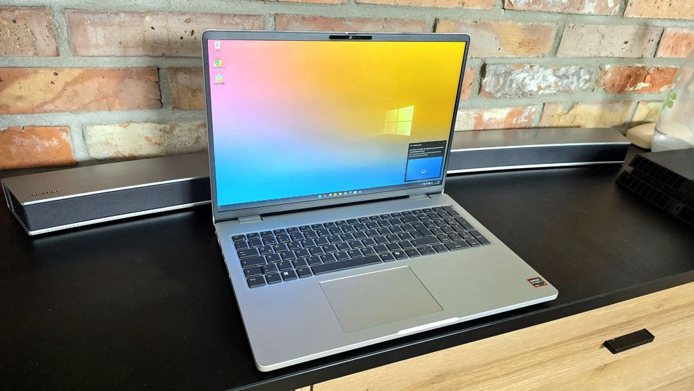 Laptop Dell Pro 16 PC16255, AMD Ryzen Ai 5 Pro 340, nieużywany, gwarancja producenta