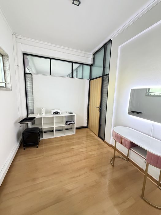 Aluga-se Sala dentro de uma barbearia