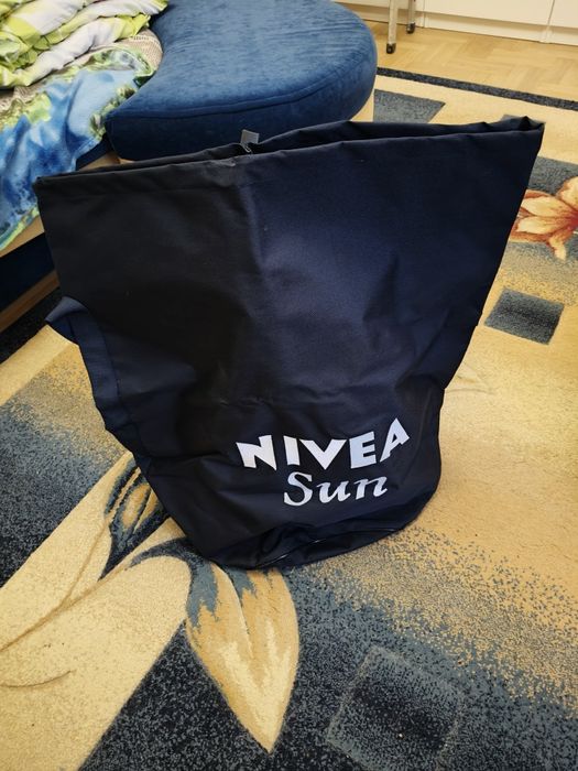 Worek Nivea Sun. Granatowy okrągły
