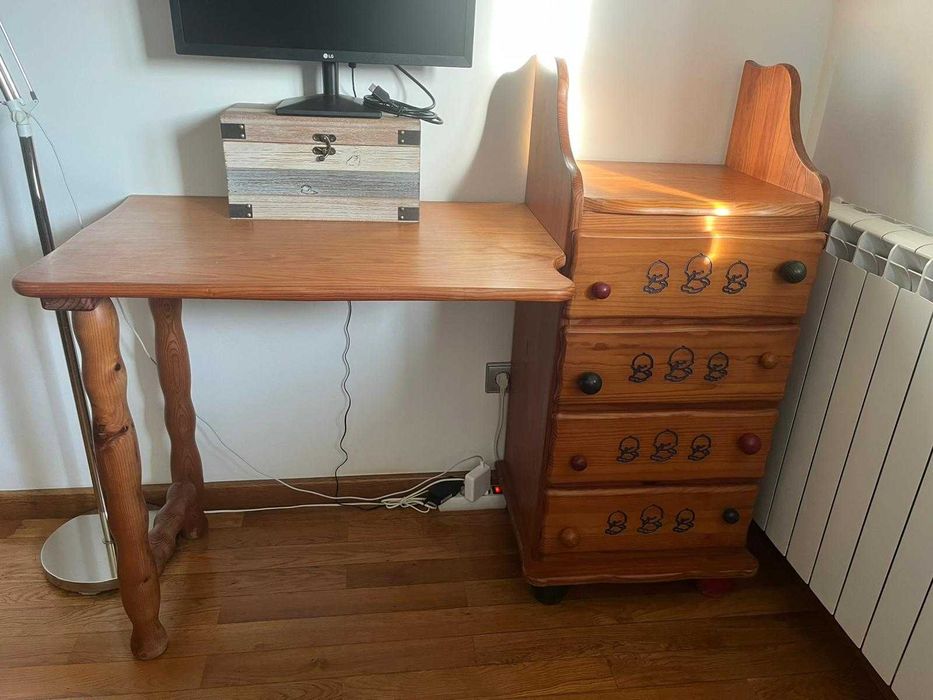 Secretária com módulo de 4 gavetas em madeira maciça