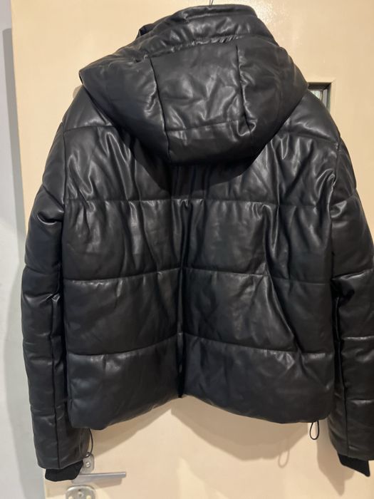 Guess Kurtka puchowa damska Czarna