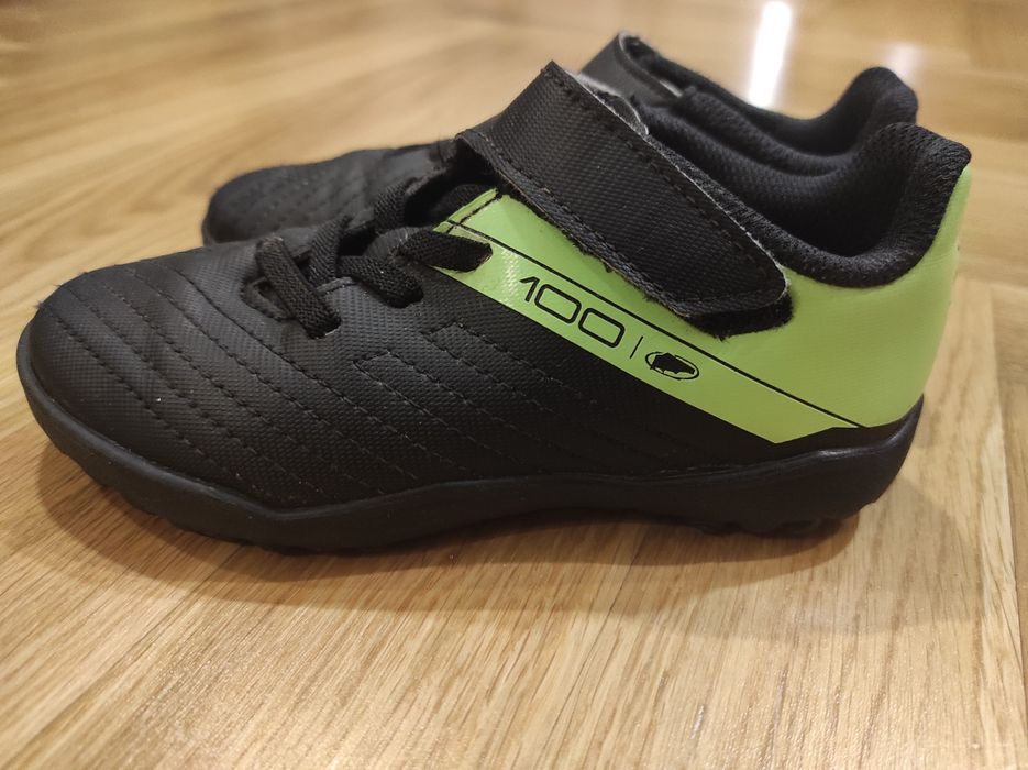 Buty do piłki nożnej, korki Decathlon r. 28