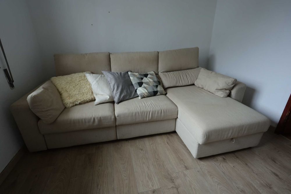 Sofá Ikea Skillstuna 3 lugares com Chaise longue