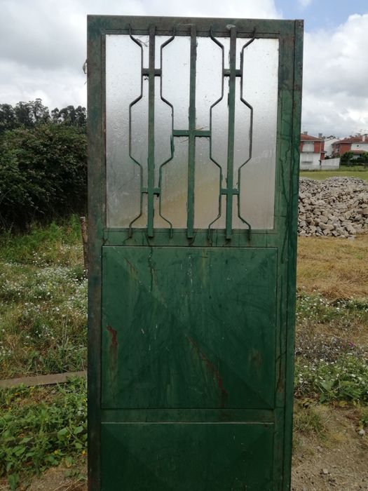 Portas em metal..