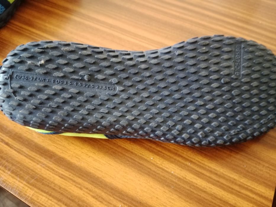 Sapatos aquáticos infantis — como novos! Tamanho 36/37