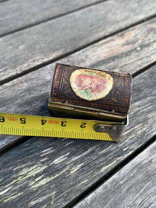 miniaturowa zabytkowa szkatułka kasetka, pudełeczko ozdobne, antyk