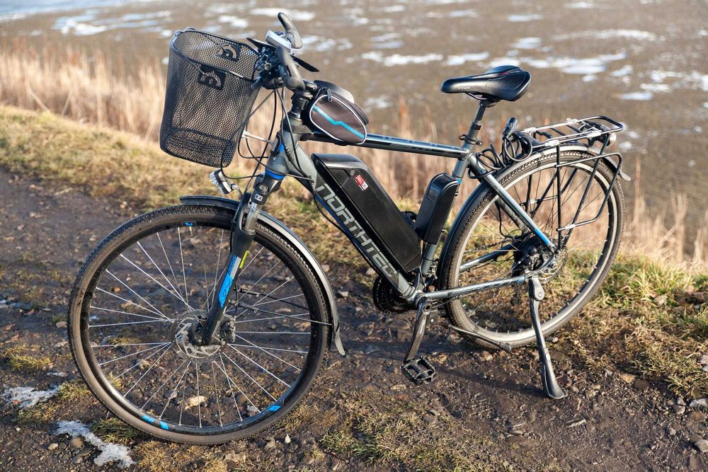 Rower elektryczny trekkingowy rama 22, moc 350W.