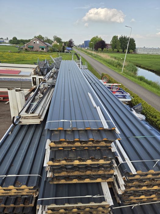 Płyta warstwowa dachowa eko PIR 40 mm antracyt