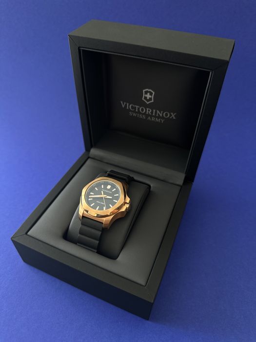 Жіночий годинник Victorinox Swiss Army I.N.O.X. V V241808