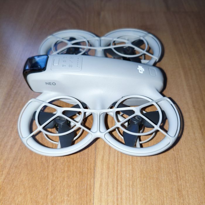 Vende se Drone DJI NEo