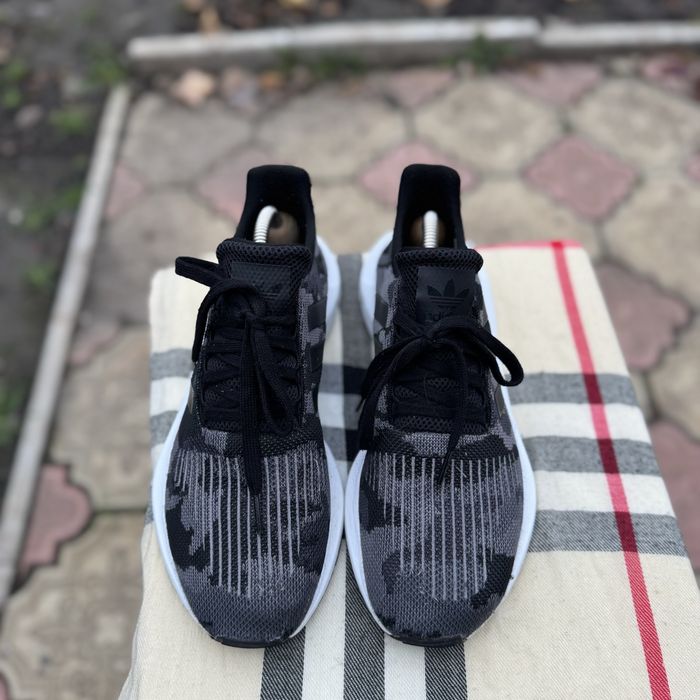 Кроссовки Adidas Swift Run Camo, 42,5 размер, Оригинал, Кросівки