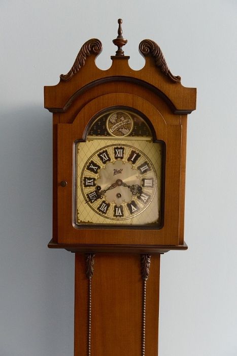 Relógio de pé alto Tempus Fugit