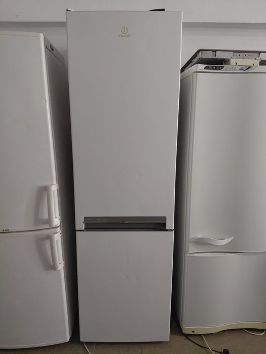 Холодильник Indesit