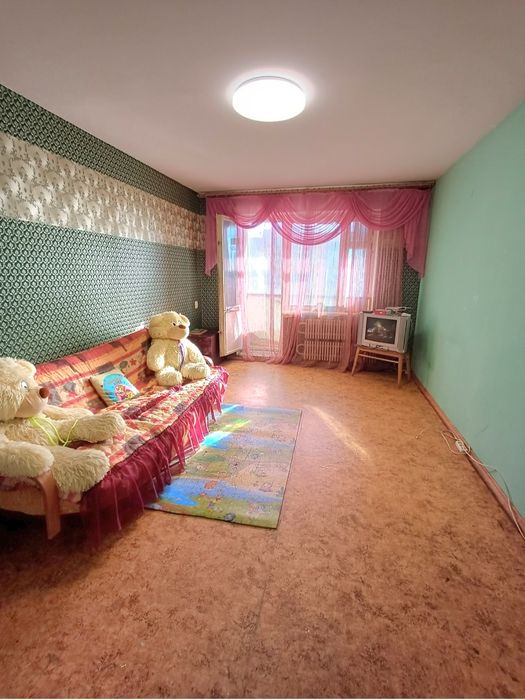 Продам 3-х комнатную " Чешку" 70 м2  НАМЫВ  Квадратный холл!!!