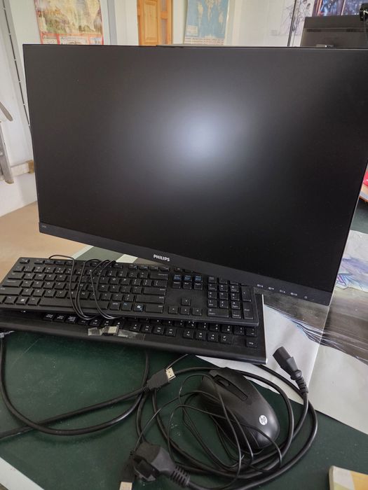 Monitor 2K (1440p) 24 cale + klawiatura + myszka