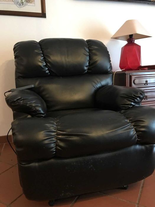 Poltrona de massagens reclinável de couro artificial preto - 290€