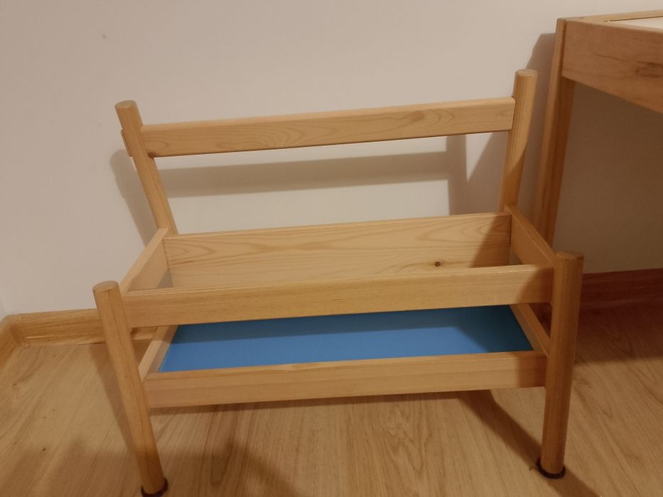 Meble dziecięce stolik i krzesełko, półka, regał Ikea