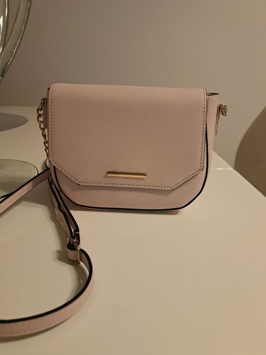 Sprzedam torebkę na ramię listonoszka