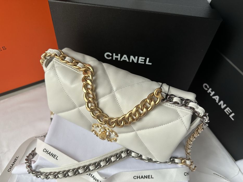 Torebka Chanel Flap Bag 19 White