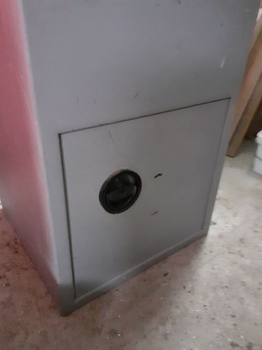 Sejf 50kg pokojowy szary, szafa pancerna, na ręczny kluczyk, 4 rygle, 62x47x47cm