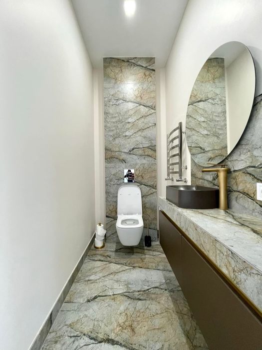 Продам будинок неподалік міського озера!