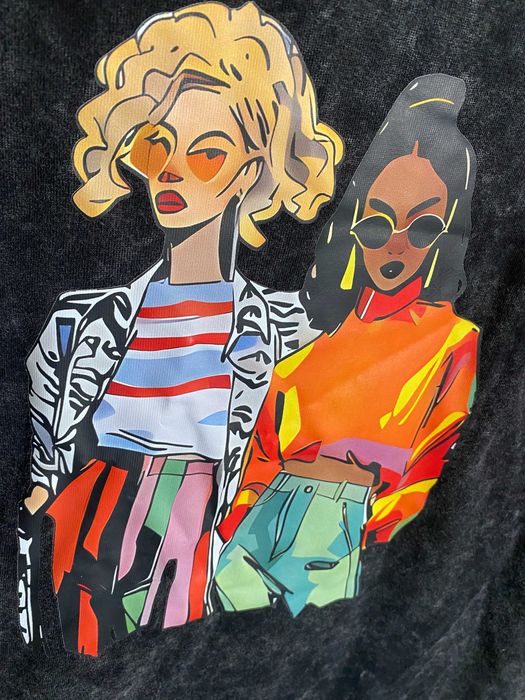 Nowy t-shirt bawełniany dekatyzowany z aplikacja Girls