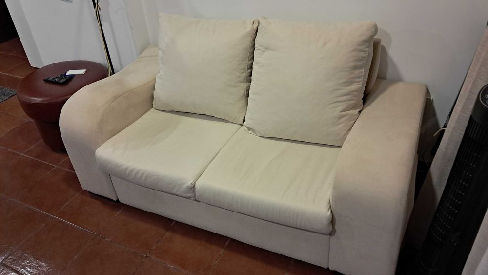 Sofá de 2 lugares c/ 2 Puff