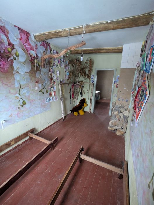 Продаж будинку не далеко від центру та річки смт. Володарка