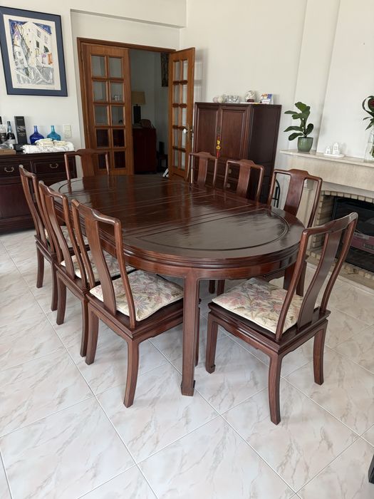 Mesa de Jantar Extensível Oriental e 8 Cadeiras em Madeira Maciça Nobre