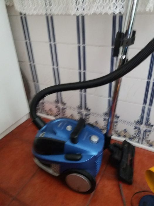 Aspirador Ufesa, com filtro de água