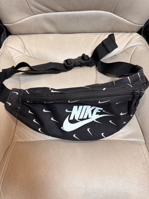 Поясная сумка-бананка Nike