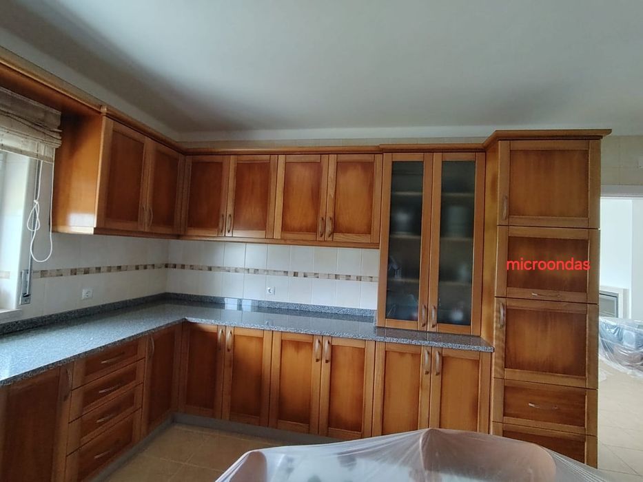 Vendo Cozinha  com mesa e cadeiras