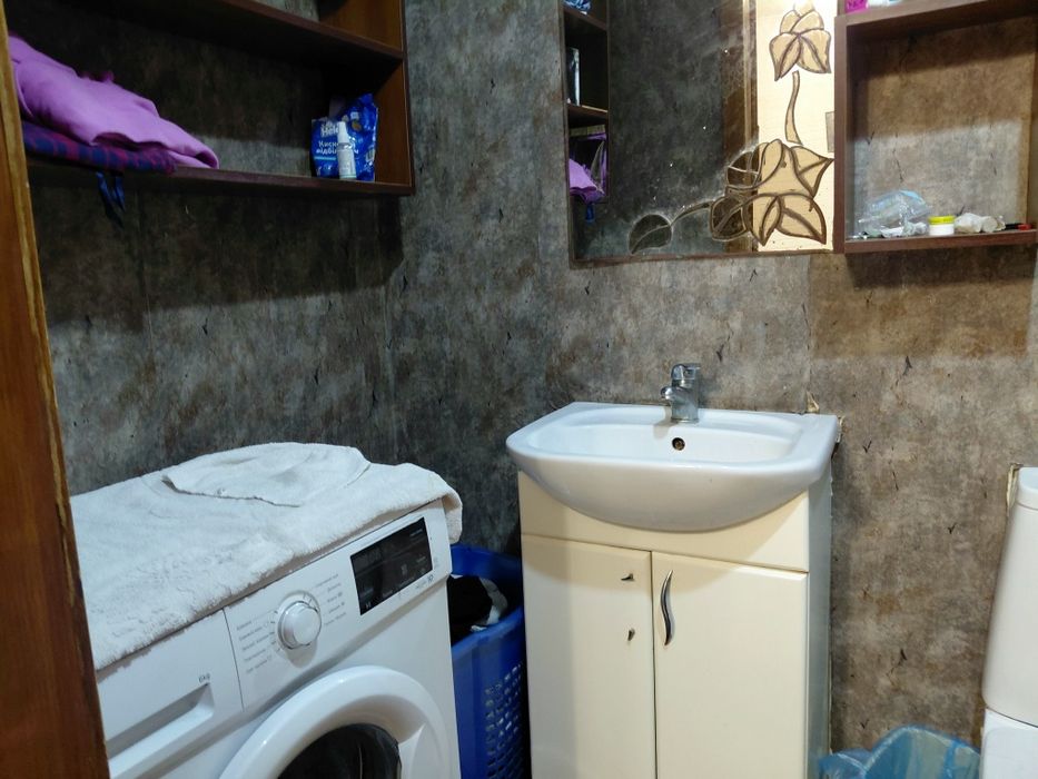 У продажу гарна велика 2-кімнатна квартира.