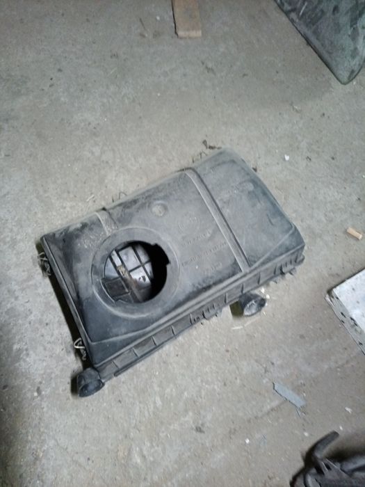 BMW E30 2.4d filtr powietrza