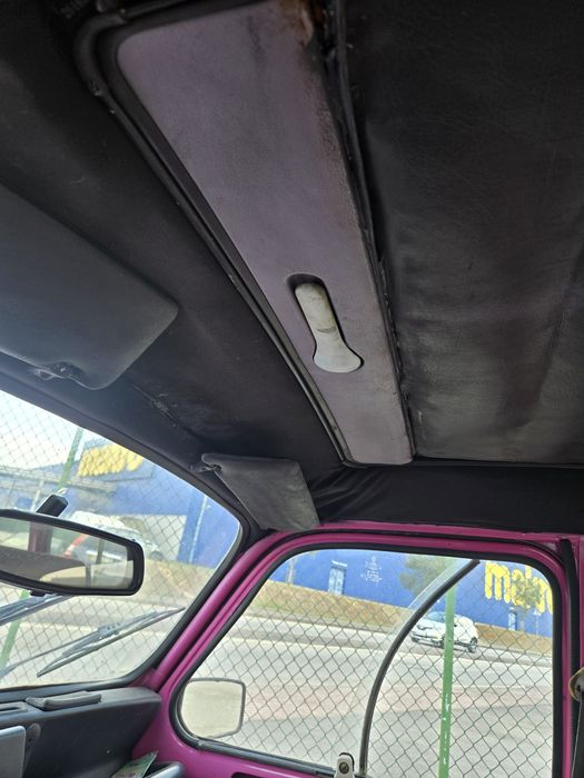 Renault 4 L GTL (Pantera cor de rosa)