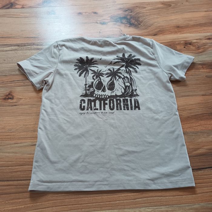 Koszulka 134 140 tshirt beżowy chłopięcy