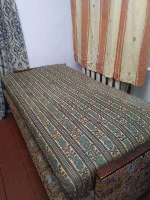 Матрац пружинний, на дерев'яній основі