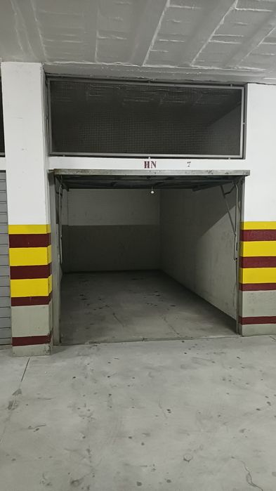 Arrendo Garagem Fechada (Box ) 20 m2 - Na Quintã - Guimarães Centro