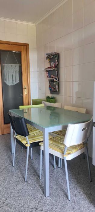 Mesa de Jantar com Vidro fosco + 4 cadeiras IKEA