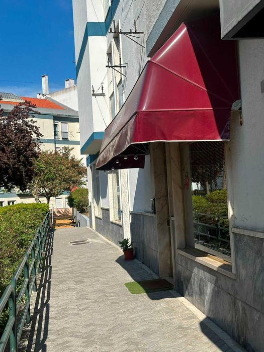 TRESPASSE DE CAFÉ EM QUEIJAS – ESPLANADA | RENDA DE 400€/MÊS | PRONTO A FUNCIONAR
