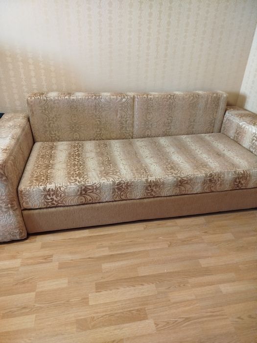Продам диван б/в в  хорошому стані
