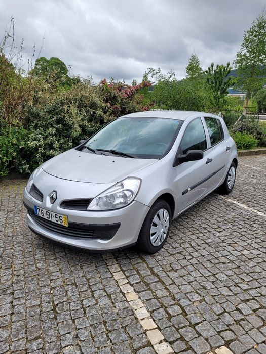 Carro Clio Renault