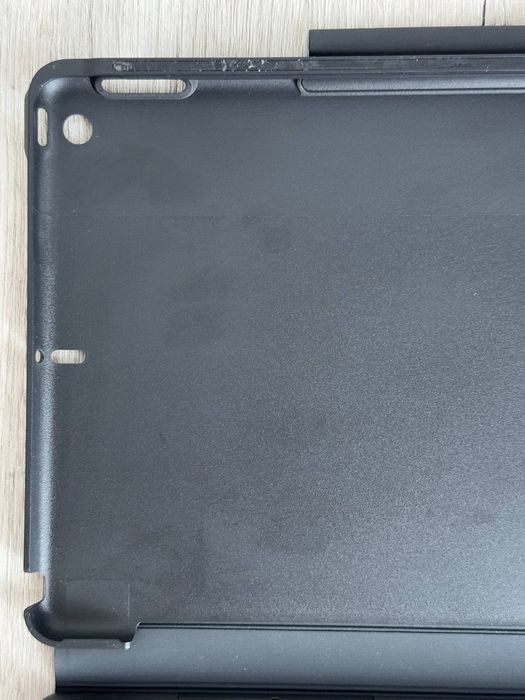 Чохол-клавіатура Logitech SLIM FOLIO для iPad (7-го покоління)